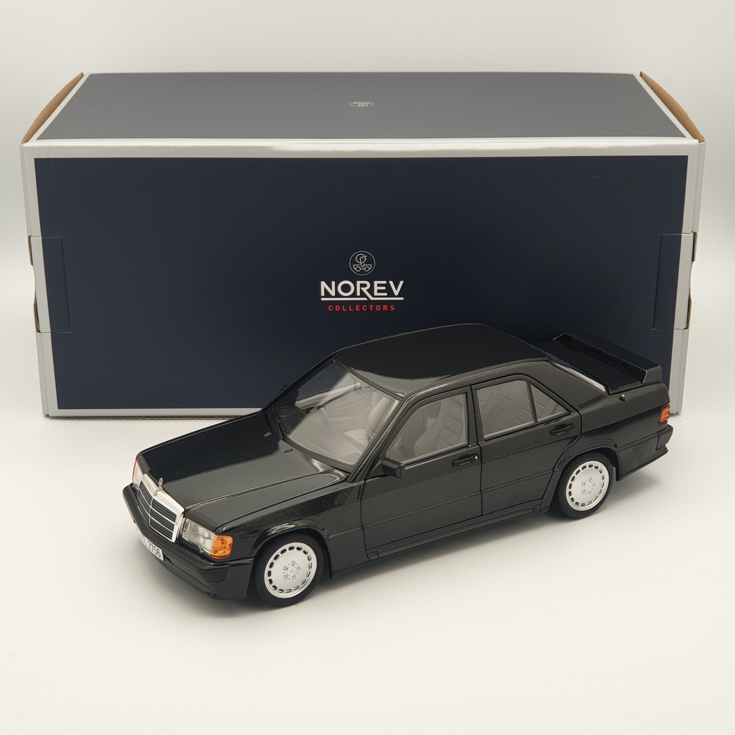 1:18 Mercedes-Benz 190E 2.3 16v 1984 negro Norev | Mcarcollection